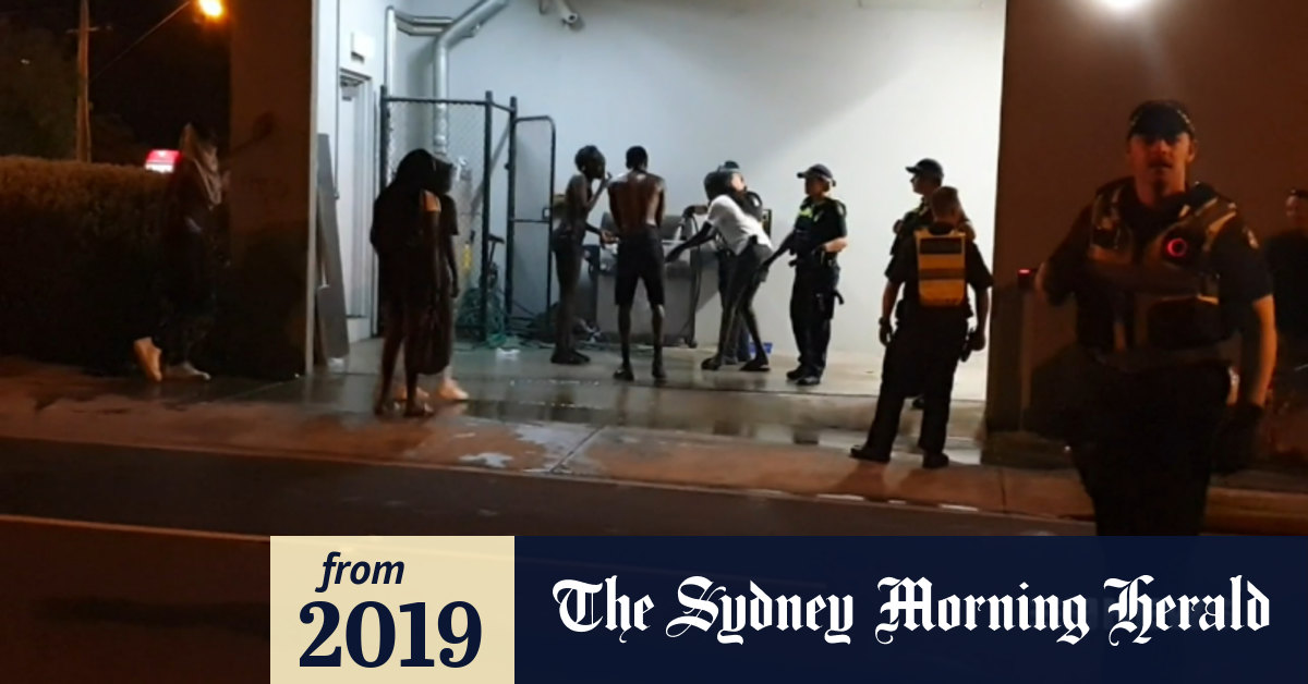 Video Nearly a dozen Melbourne youths pepper sprayed